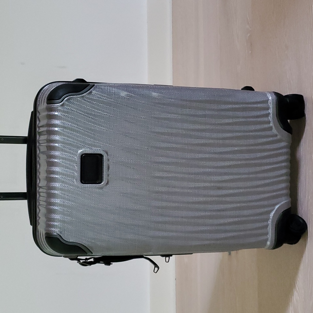 NWOT Tumi Latitude International Carry-On Spinner Luggage in Silver